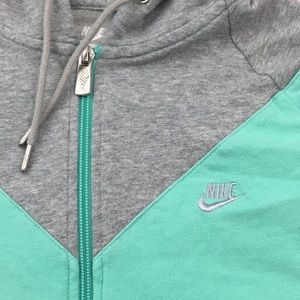 Nike short sleeve zip up. Sea foam and grey